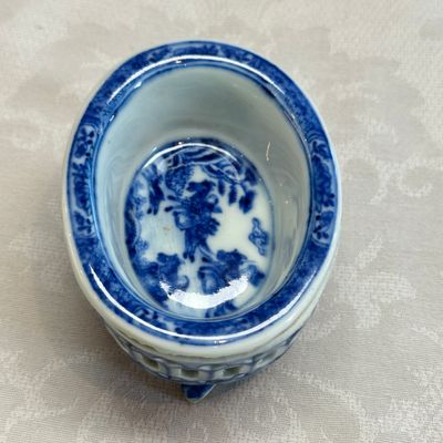 Three Chinese blue and white reticulated salts after European silver models — foto 2