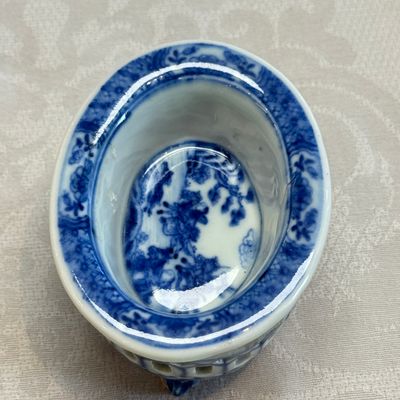 Three Chinese blue and white reticulated salts after European silver models — foto 28