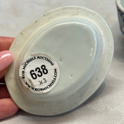 Three Chinese blue and white reticulated salts after European silver models — foto 32