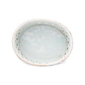 Three Chinese blue and white reticulated salts after European silver models — foto 14