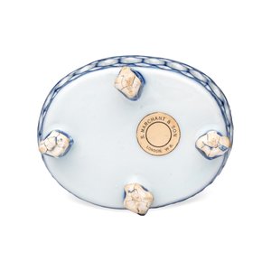 Three Chinese blue and white reticulated salts after European silver models — foto 23