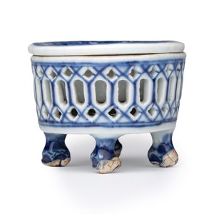 Three Chinese blue and white reticulated salts after European silver models — foto 3
