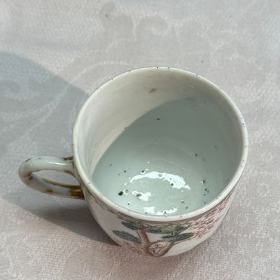 Three fine Chinese famille rose export porcelain cups — photo 6