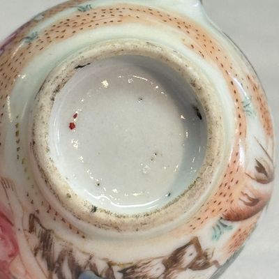 Three fine Chinese famille rose export porcelain cups — photo 9