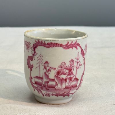 Three fine Chinese famille rose export porcelain cups — photo 11