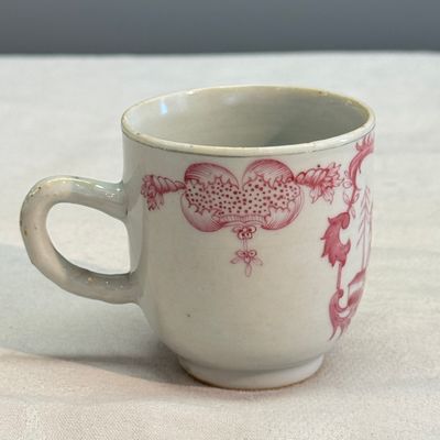 Three fine Chinese famille rose export porcelain cups — photo 13