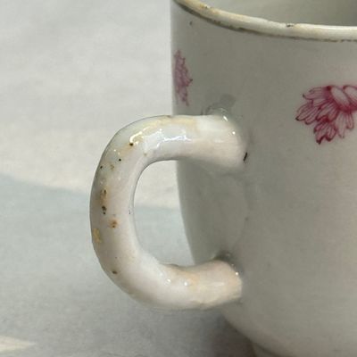 Three fine Chinese famille rose export porcelain cups — photo 14