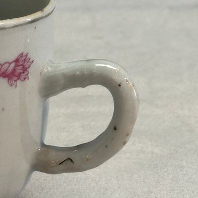 Three fine Chinese famille rose export porcelain cups — photo 15