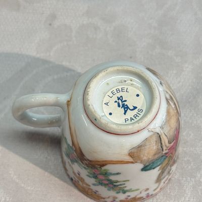 Three fine Chinese famille rose export porcelain cups — photo 27