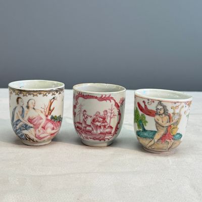 Three fine Chinese famille rose export porcelain cups — photo 1