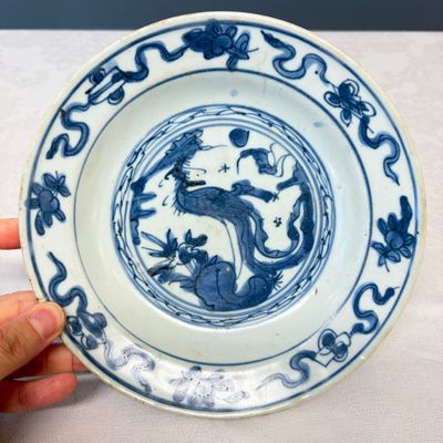 Two Chinese blue and white bowls, a plate, a celadon kendi and a vase — photo 2