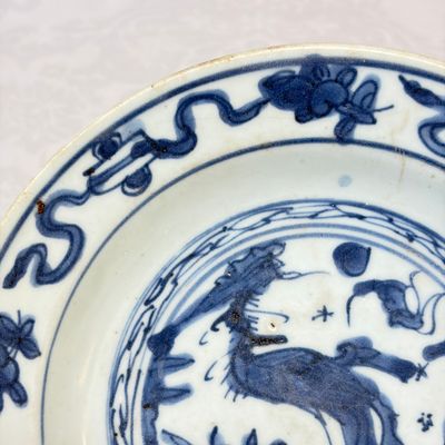 Two Chinese blue and white bowls, a plate, a celadon kendi and a vase — photo 3