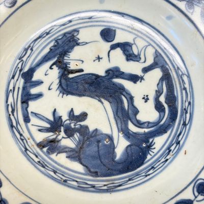 Two Chinese blue and white bowls, a plate, a celadon kendi and a vase — photo 7