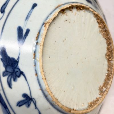 Two Chinese blue and white bowls, a plate, a celadon kendi and a vase — photo 13
