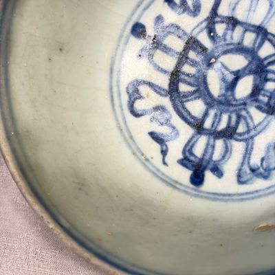 Two Chinese blue and white bowls, a plate, a celadon kendi and a vase — photo 22