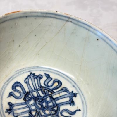 Two Chinese blue and white bowls, a plate, a celadon kendi and a vase — photo 33