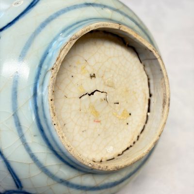 Two Chinese blue and white bowls, a plate, a celadon kendi and a vase — photo 39