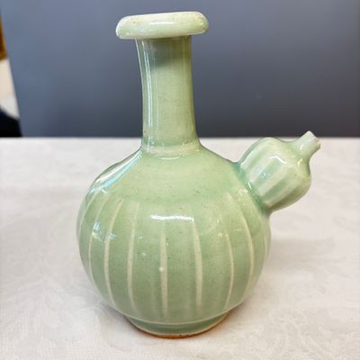 Two Chinese blue and white bowls, a plate, a celadon kendi and a vase — photo 43