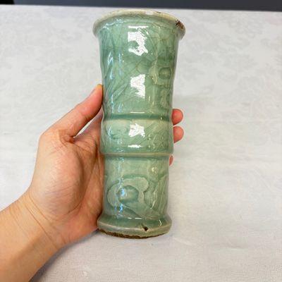 Two Chinese blue and white bowls, a plate, a celadon kendi and a vase — photo 53