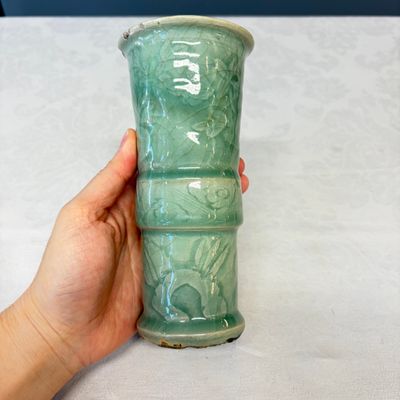 Two Chinese blue and white bowls, a plate, a celadon kendi and a vase — photo 55