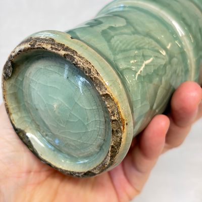 Two Chinese blue and white bowls, a plate, a celadon kendi and a vase — photo 61