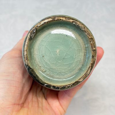 Two Chinese blue and white bowls, a plate, a celadon kendi and a vase — photo 62