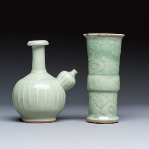 Two Chinese blue and white bowls, a plate, a celadon kendi and a vase — photo 12