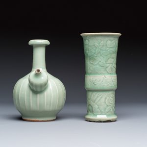 Two Chinese blue and white bowls, a plate, a celadon kendi and a vase — photo 13