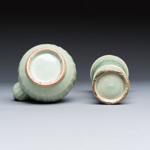 Two Chinese blue and white bowls, a plate, a celadon kendi and a vase — photo 15