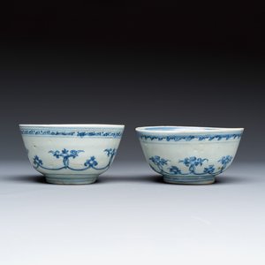 Two Chinese blue and white bowls, a plate, a celadon kendi and a vase — photo 2