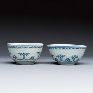 Two Chinese blue and white bowls, a plate, a celadon kendi and a vase — photo 4