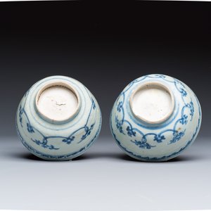 Two Chinese blue and white bowls, a plate, a celadon kendi and a vase — photo 7