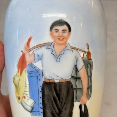 Two Chinese polychrome semi-eggshell vases with figural design — photo 4