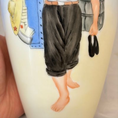 Two Chinese polychrome semi-eggshell vases with figural design — photo 5