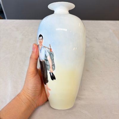 Two Chinese polychrome semi-eggshell vases with figural design — photo 7