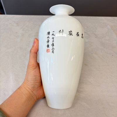 Two Chinese polychrome semi-eggshell vases with figural design — photo 8