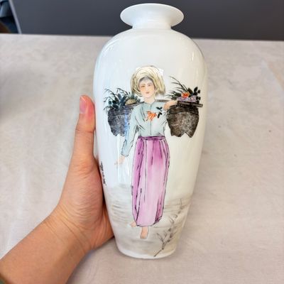 Two Chinese polychrome semi-eggshell vases with figural design — photo 13