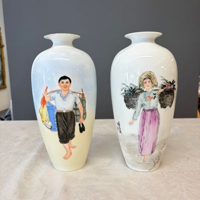 Two Chinese polychrome semi-eggshell vases with figural design — photo 1