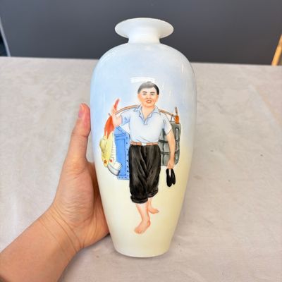 Two Chinese polychrome semi-eggshell vases with figural design — photo 2