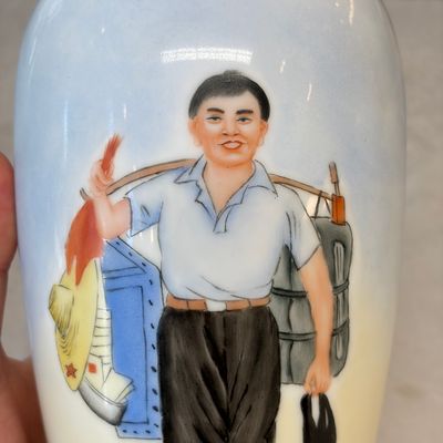 Two Chinese polychrome semi-eggshell vases with figural design — photo 3