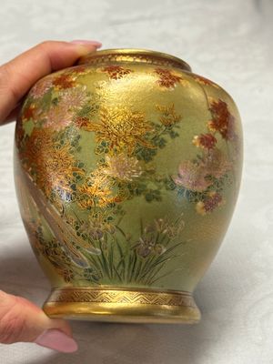 Two Japanese Satsuma vases and a tea caddy — photo 12