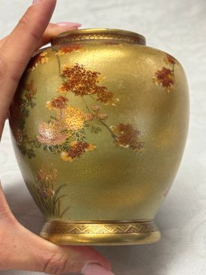 Two Japanese Satsuma vases and a tea caddy — photo 15