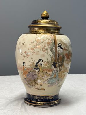 Two Japanese Satsuma vases and a tea caddy — photo 18