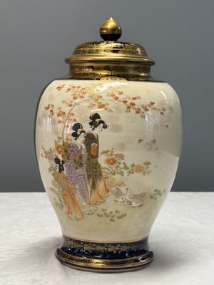 Two Japanese Satsuma vases and a tea caddy — photo 20