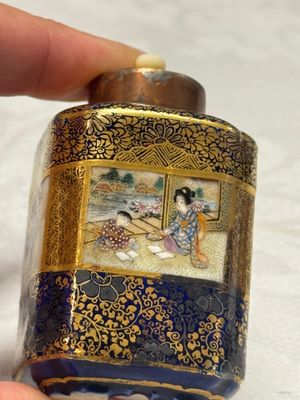 Two Japanese Satsuma vases and a tea caddy — photo 2