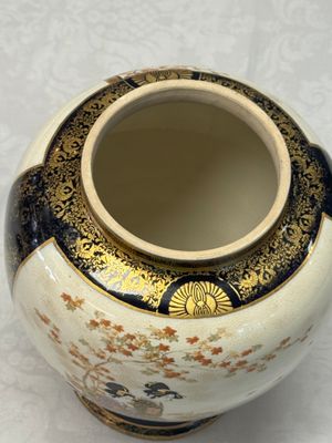 Two Japanese Satsuma vases and a tea caddy — photo 27
