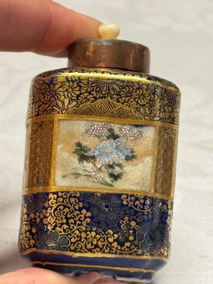 Two Japanese Satsuma vases and a tea caddy — photo 3