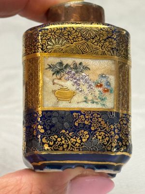 Two Japanese Satsuma vases and a tea caddy — photo 4