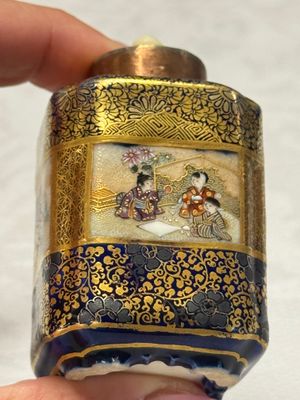 Two Japanese Satsuma vases and a tea caddy — photo 5