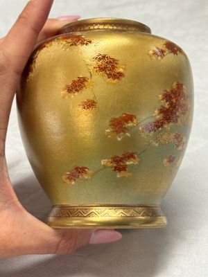 Two Japanese Satsuma vases and a tea caddy — photo 10